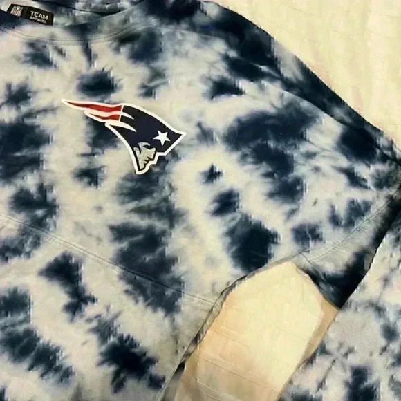 NFL Womens size Medium New England Patriots long sleeve tee... - Picture 4 of 8